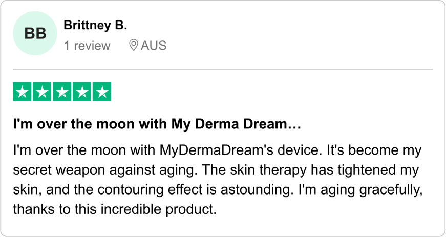 Customer review praising a skin therapy device's anti-aging effects.