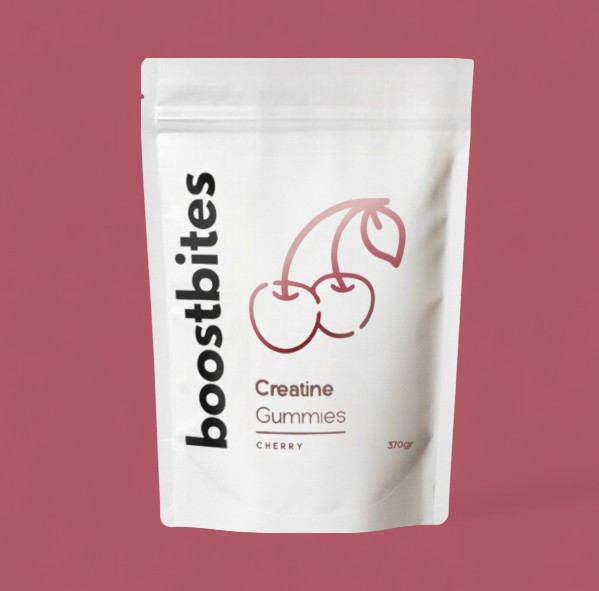 Weißer Beutel mit der Aufschrift 'boostbites Creatine Gummies Cherry' und der Abbildung einer Kirsche.