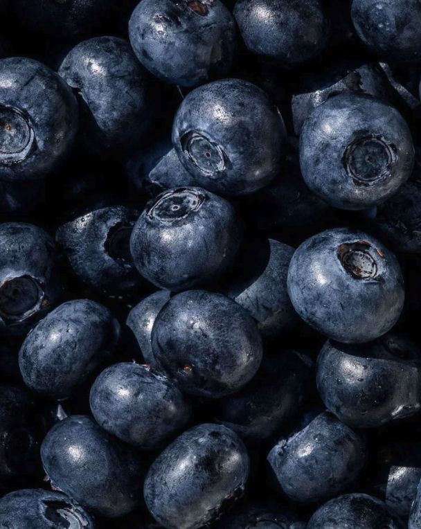 Close-up of fresh blueberries.