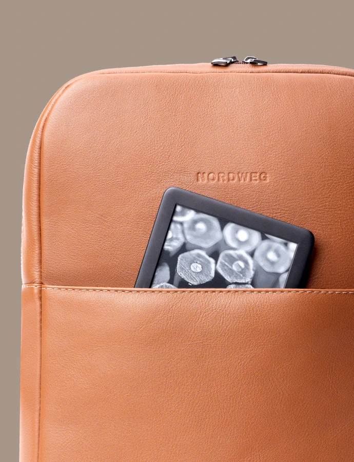 Mochila de couro Slim Workplace NW108 Nordweg com bolso externo de acesso rápido e fechamento magnético para celular