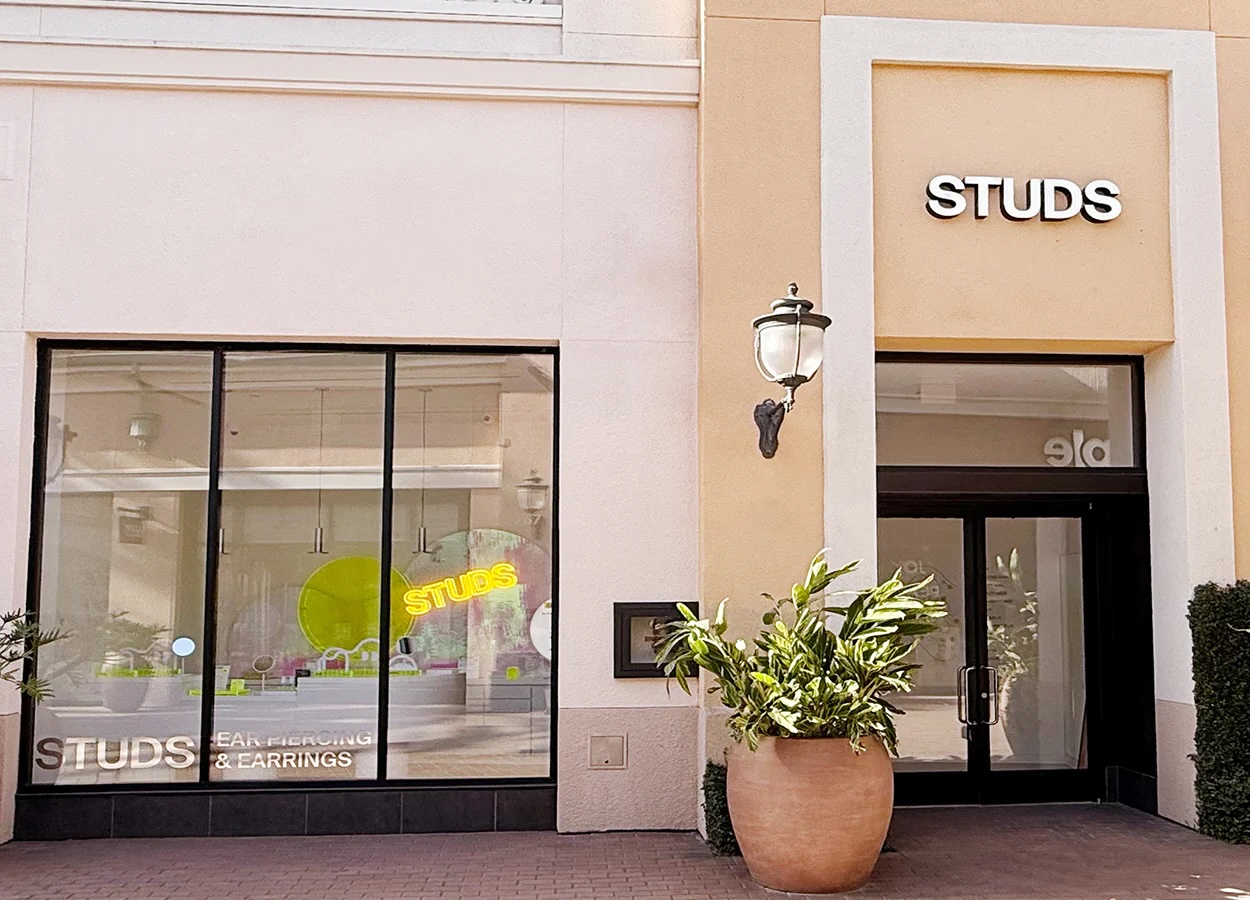 An image of the storefront at our Rockefeller Center studio.