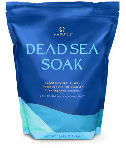 Blue bag of Yareli Dead Sea Soak bath flakes.