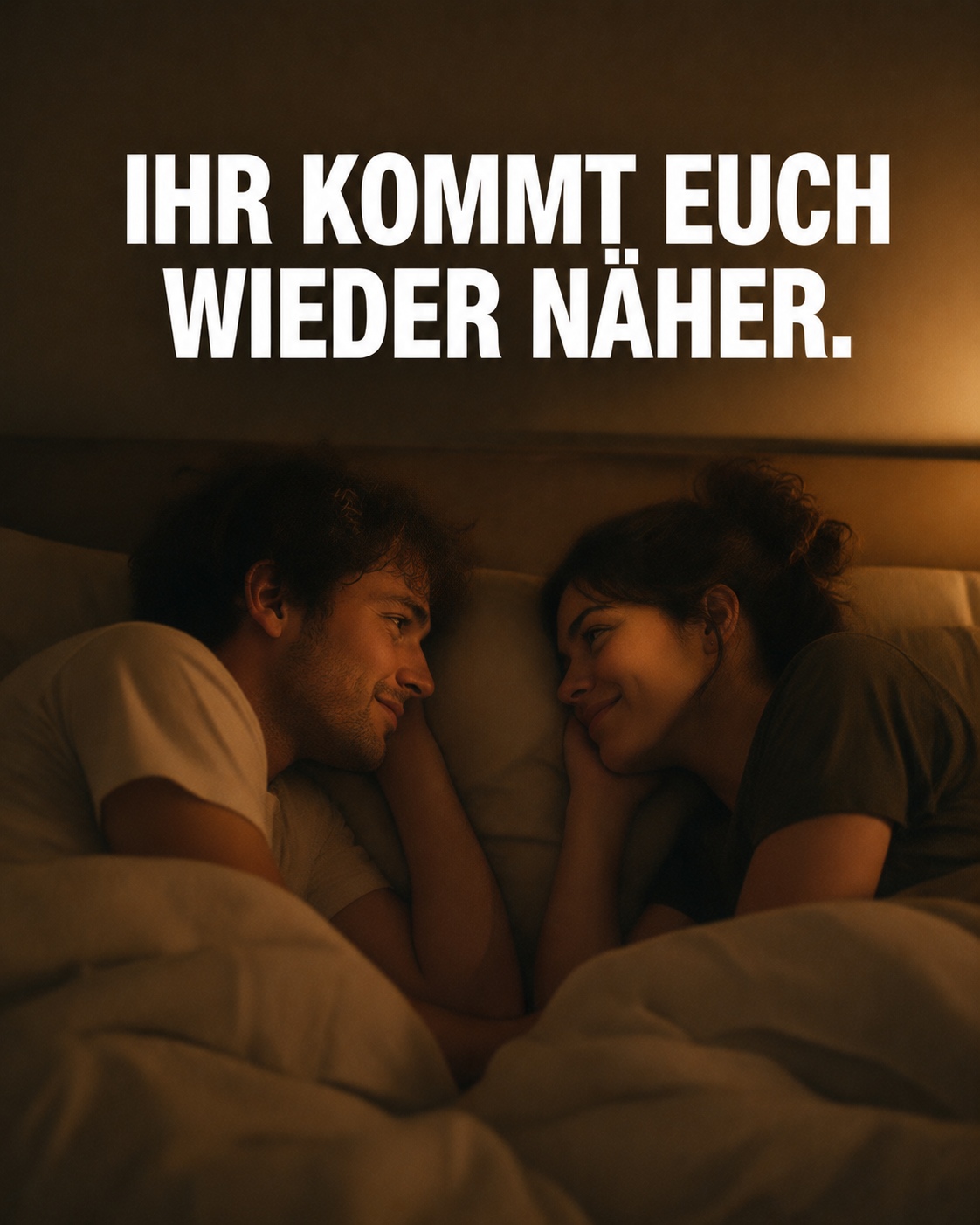 A man and a woman lie in bed, smiling and looking at each other under a large German text overlay.