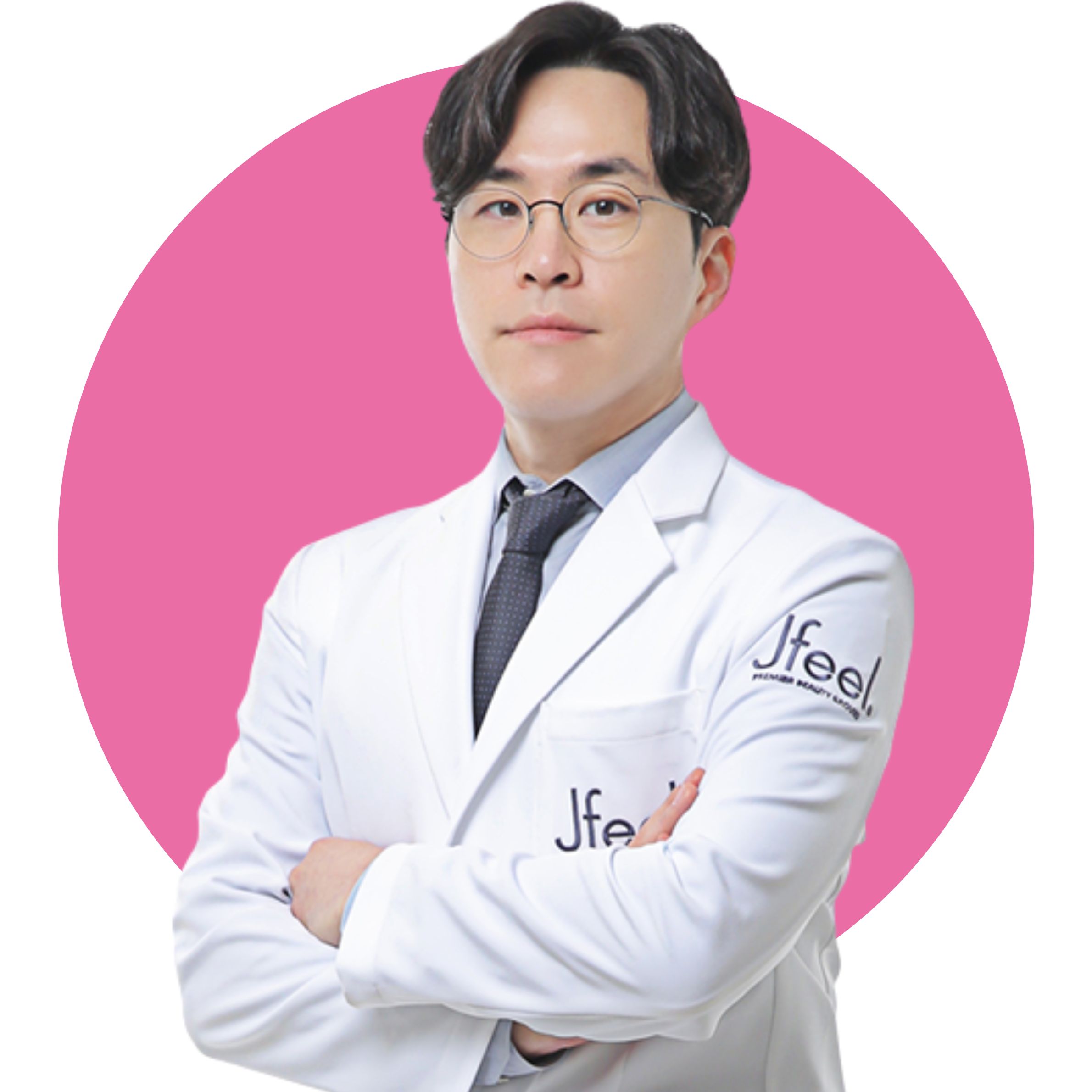 Person in a white coat with arms crossed, pink circle background.