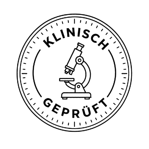 A black and white circular seal with a microscope icon and the German words 'Klinisch Geprüft'.