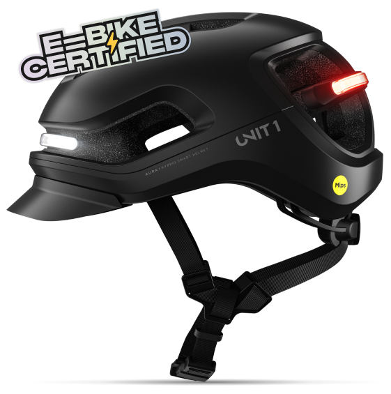 Schwarzer E-Bike-Helm mit Beleuchtung und Etikett "E-Bike Certified".
