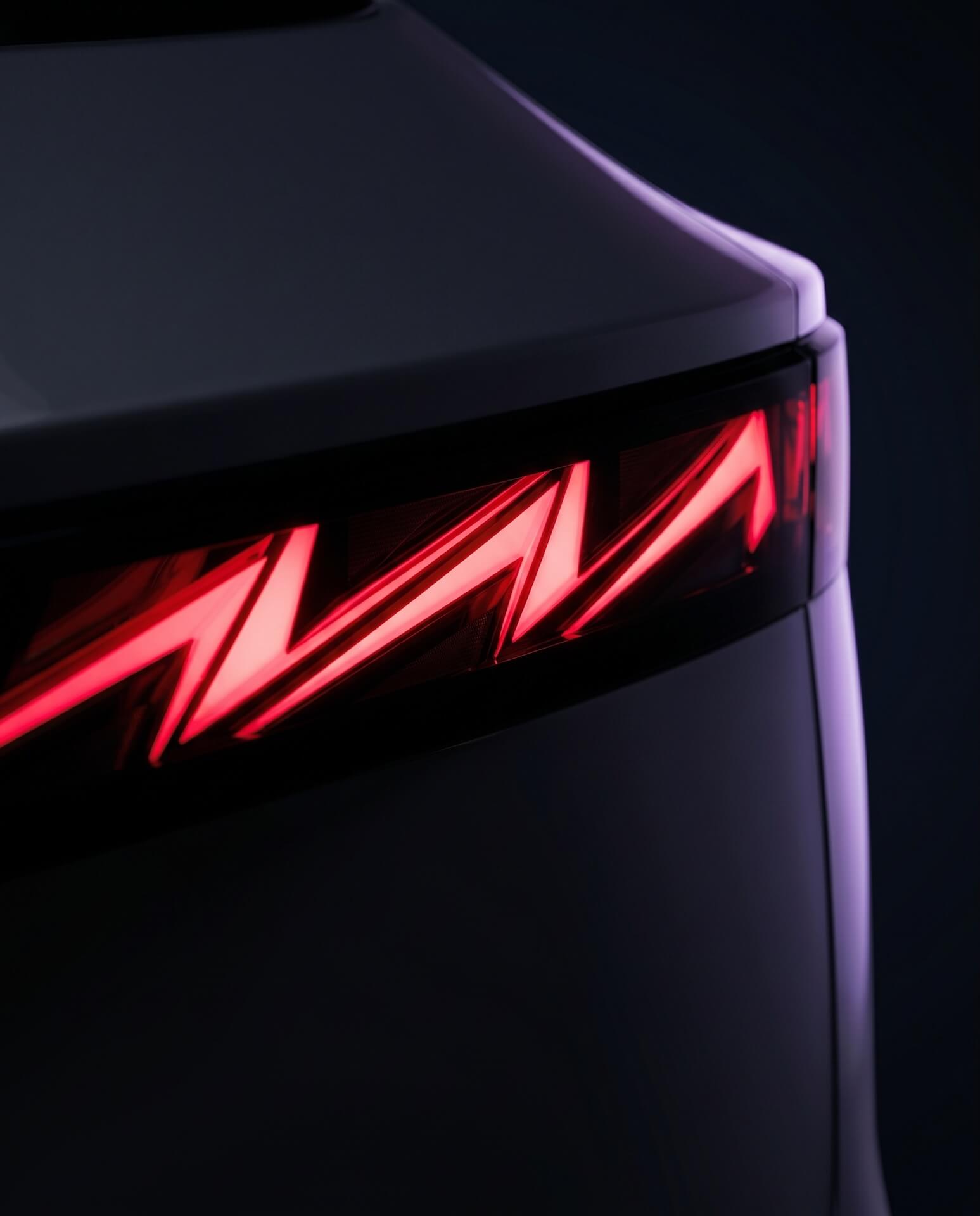 A close-up of the rear of a silver OMODA 7 car, highlighting the tail light and badging.