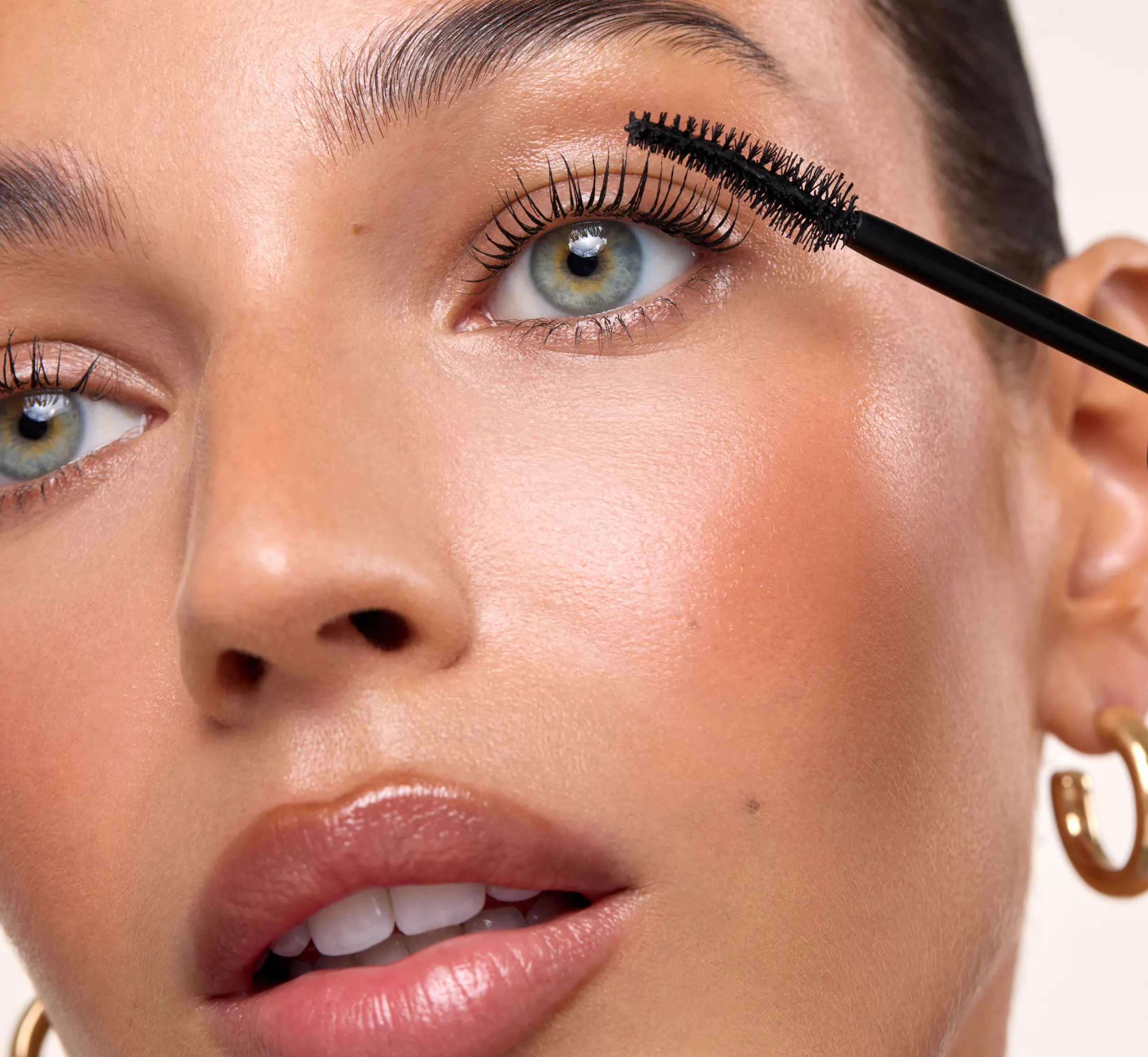 NEW XL Lash Illusion Volumising Tubing Mascara application