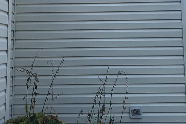 Power wash house in Marietta GA – full exterior cleaning for dirty siding, gutters, and fascia by local professionals