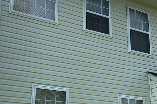Exterior siding cleaning in Marietta GA – professional house washing to remove dirt, algae, and mold from vinyl and brick with soft wash technique