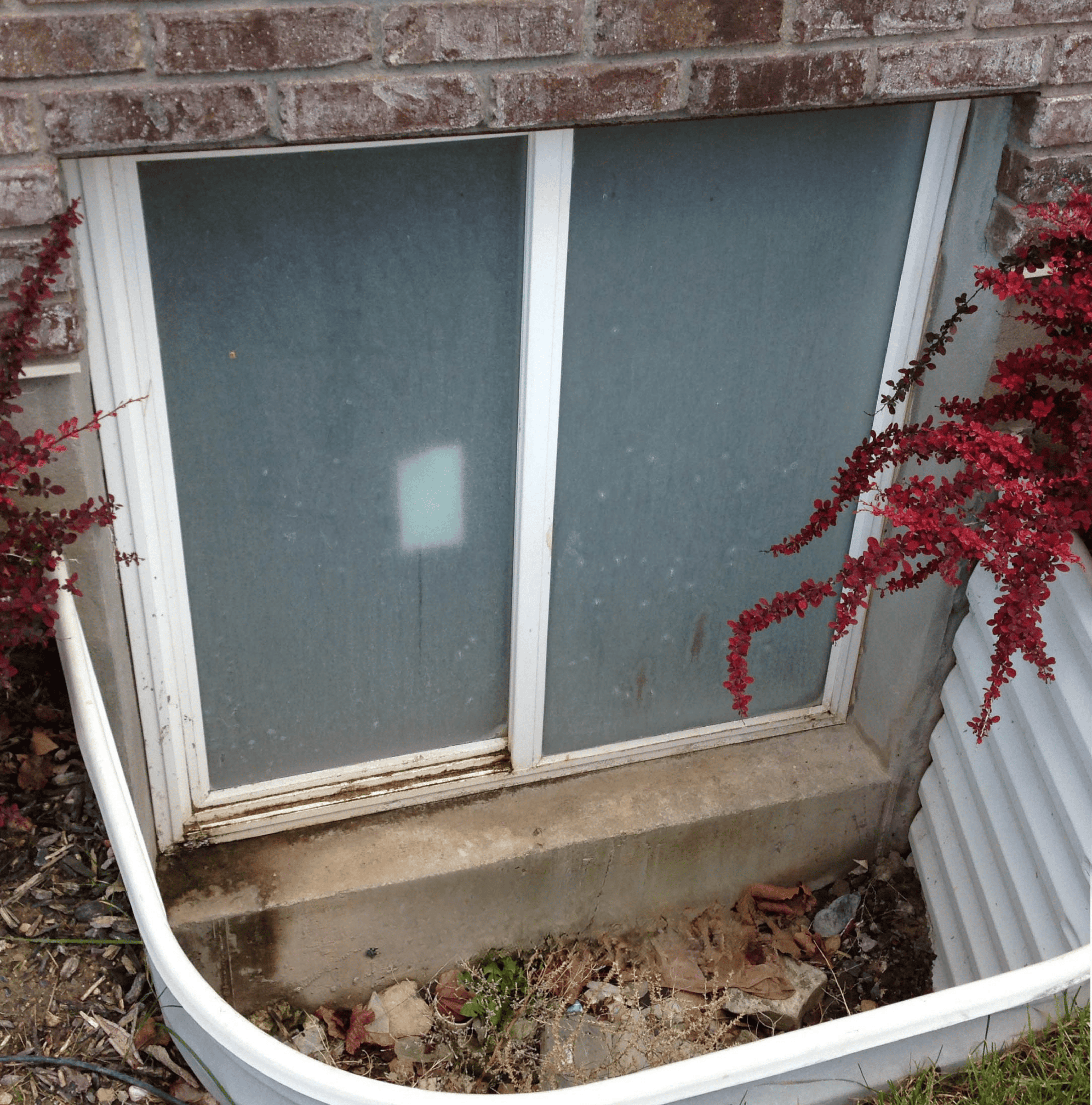 Local window washer in Marietta GA offering affordable and thorough exterior glass cleaning for homes, garages, and sun-facing rooms