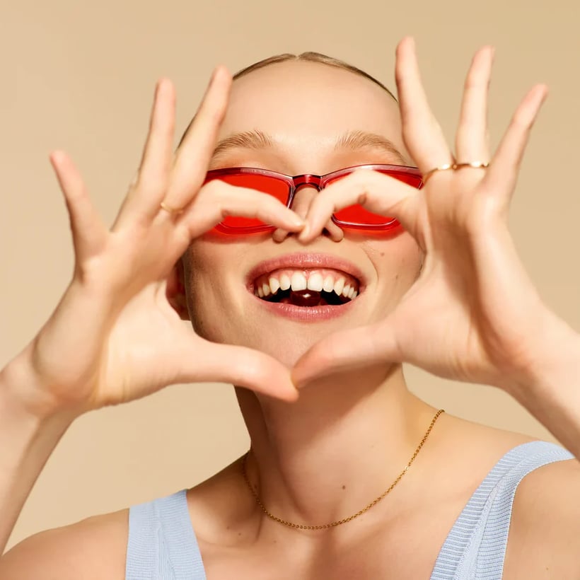 Mujer sonriente – Nemi Gummies