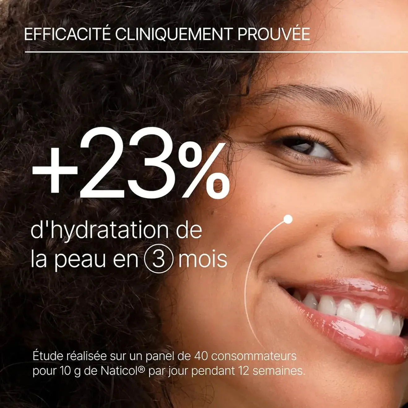 Smiling person with text about skin hydration improvement in French.