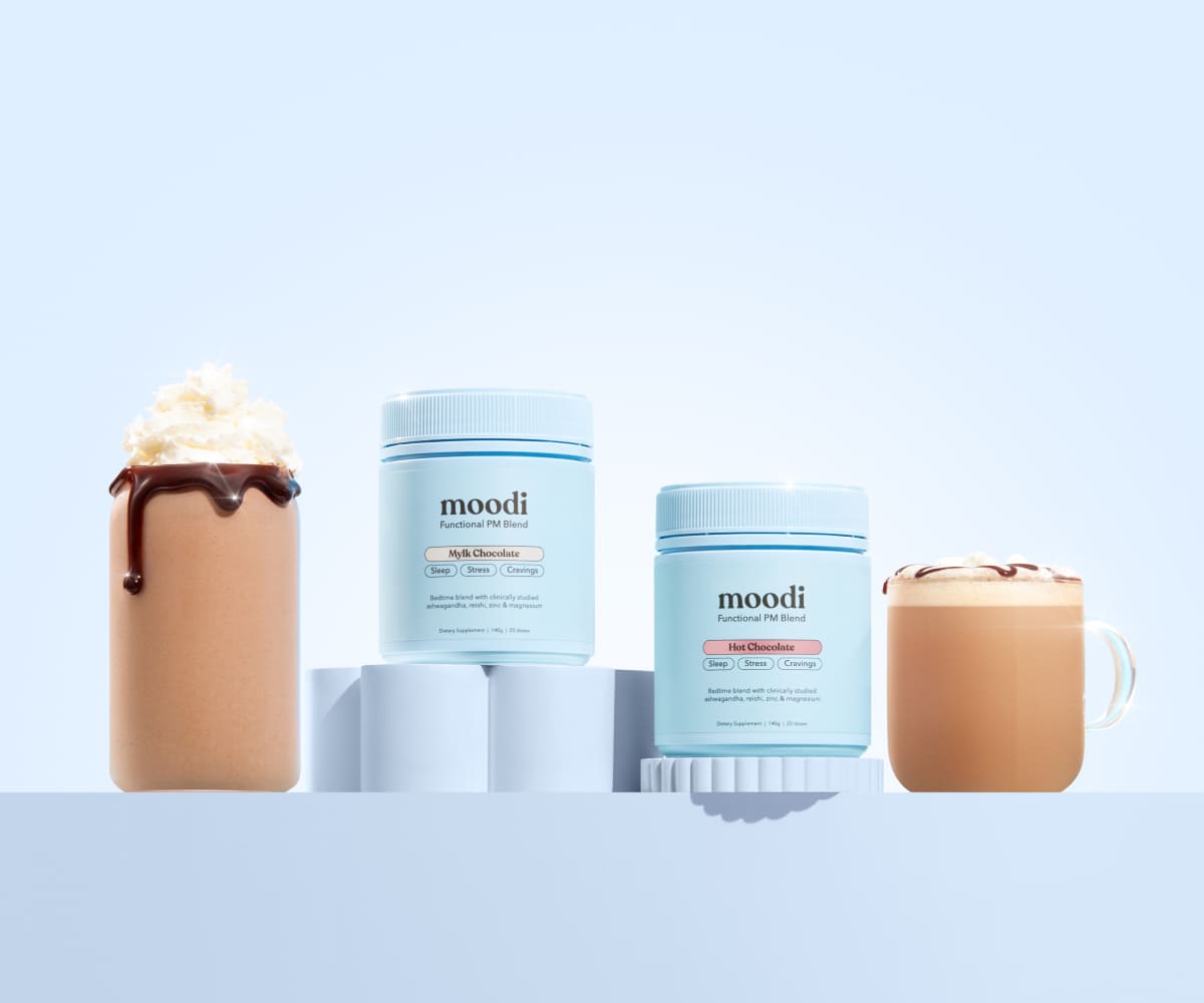 Two jars of 'moodi' blend with chocolate drinks on a light blue background.