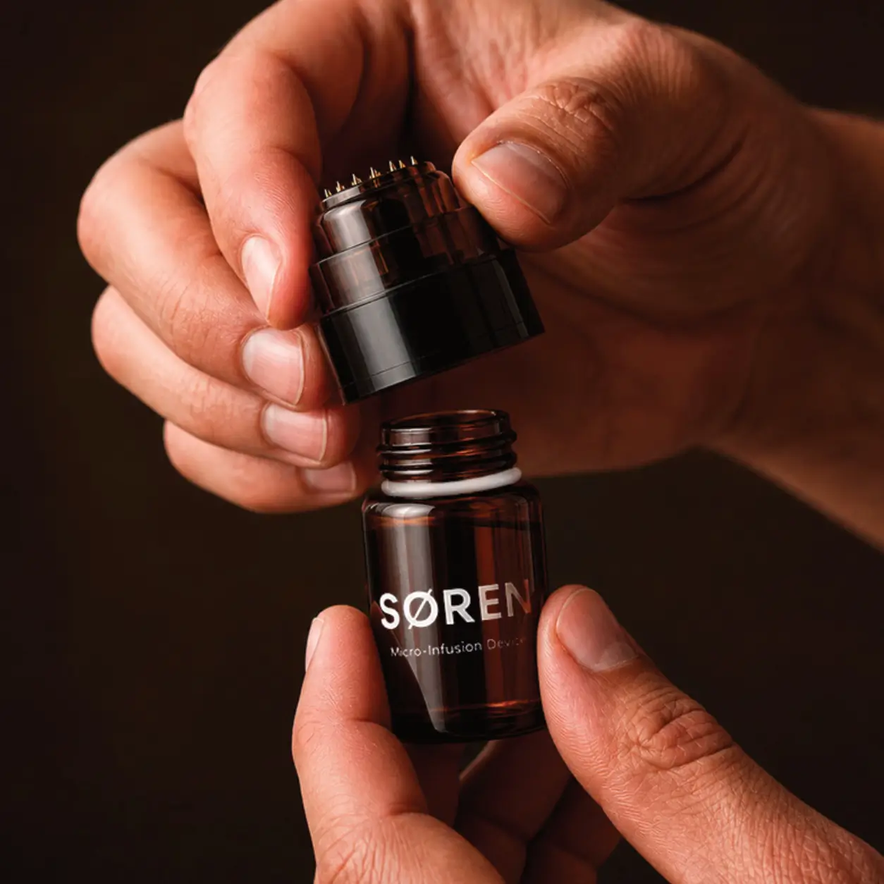hands opening a SØREN Micro-Infusion Device