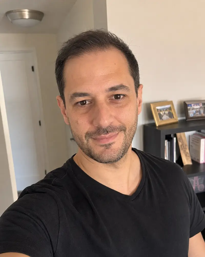 Selfie of a reviewer with short dark hair.