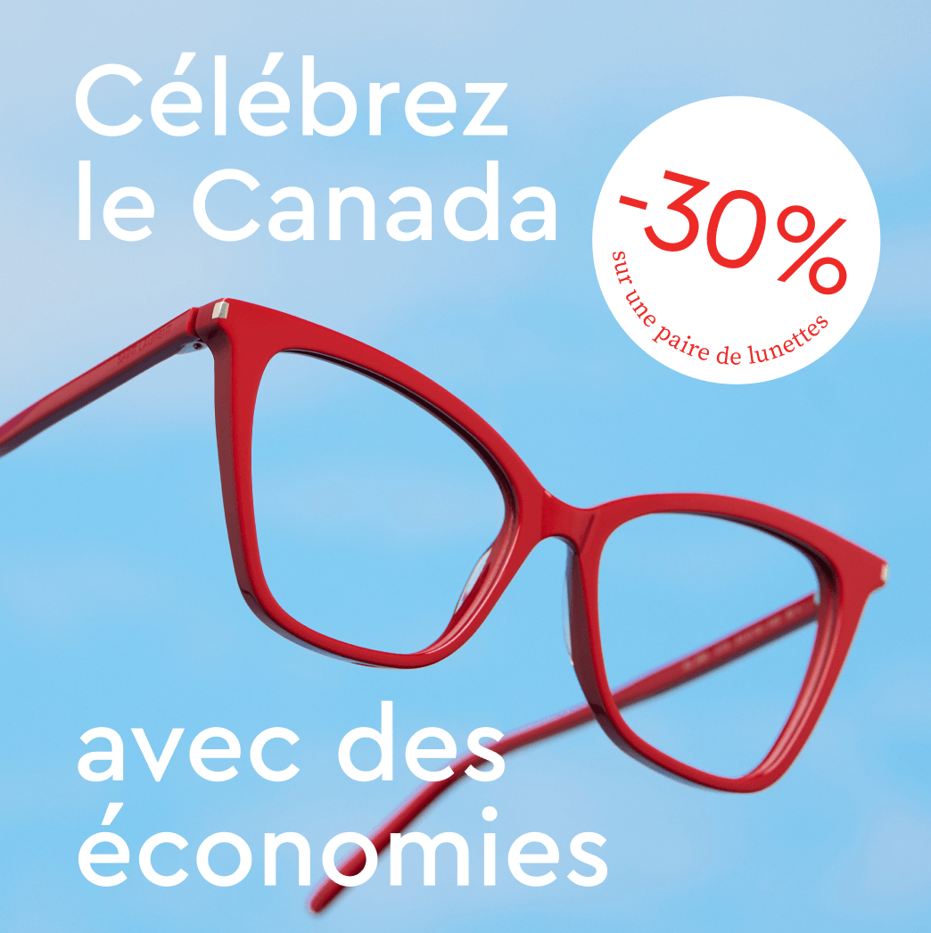 Une paire de lunettes rouges flottant sur un fond de ciel bleu avec une offre de rabais de 30 %.
