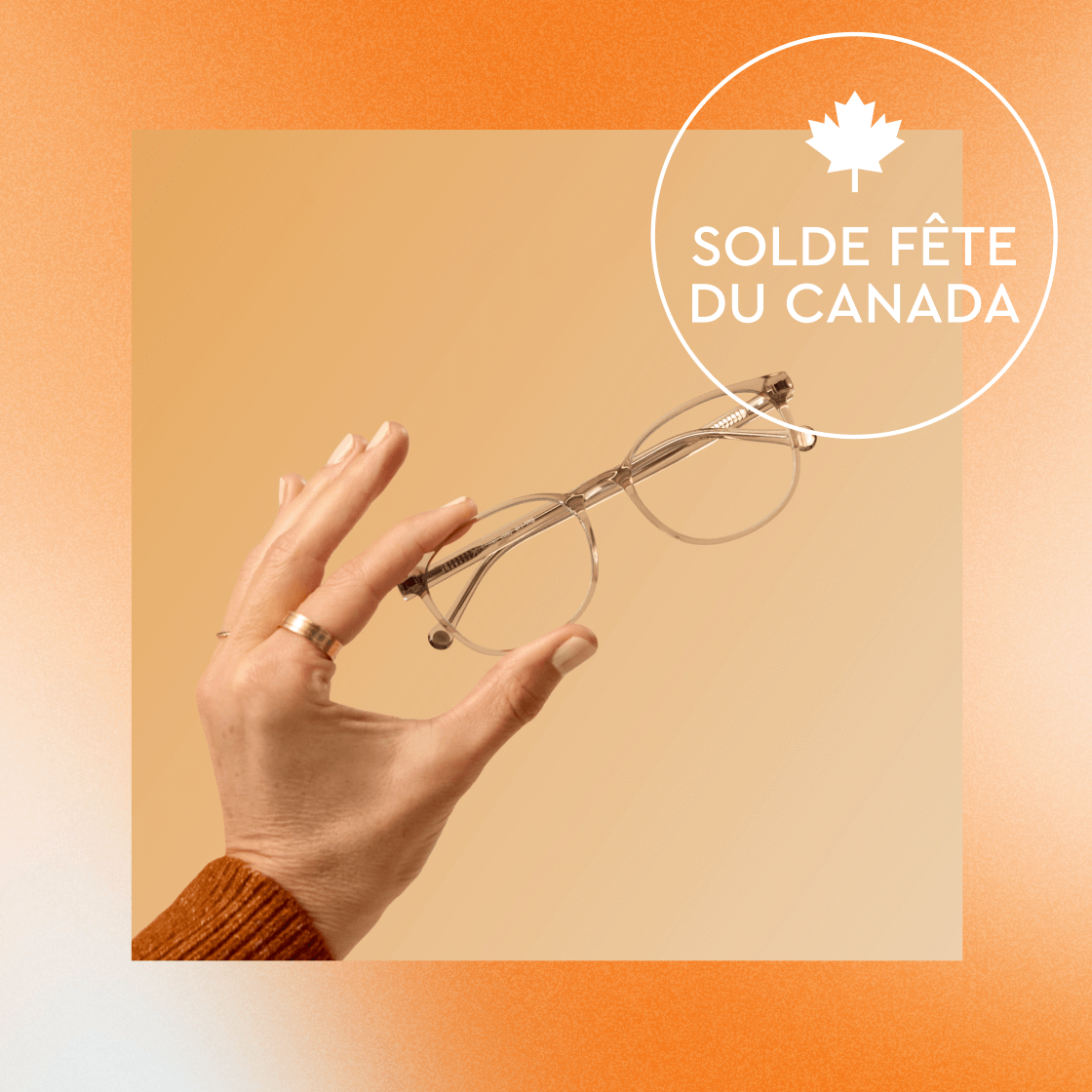 Hand holding eyeglasses with 'Solde Fête du Canada' text and maple leaf symbol.