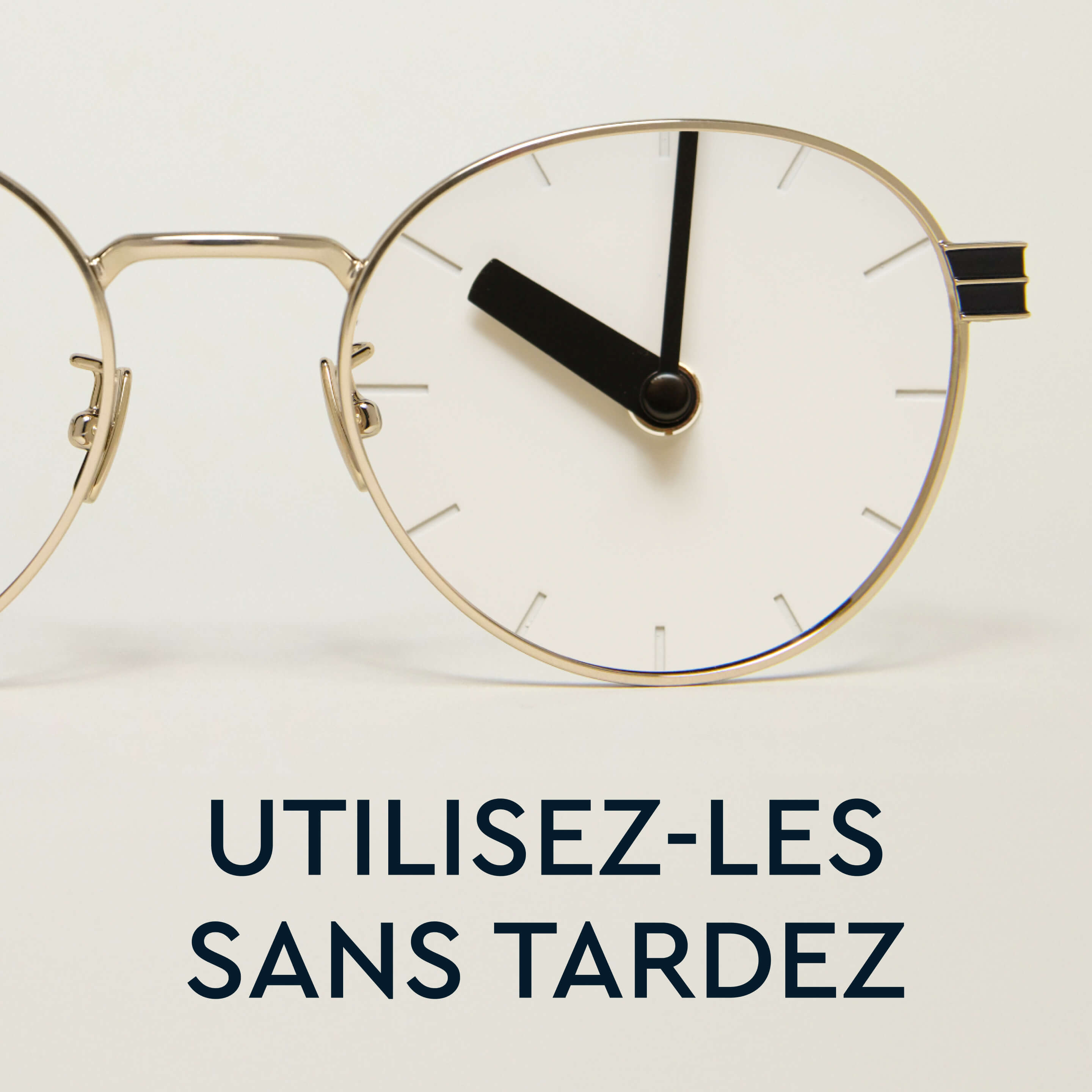 Lunettes dorées affichant le texte « Utilisez-les sans tarder ».