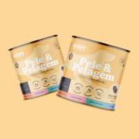 Two canisters of Buddy brand 'Pele & Pelagem' pet supplements against a solid peach-colored background.