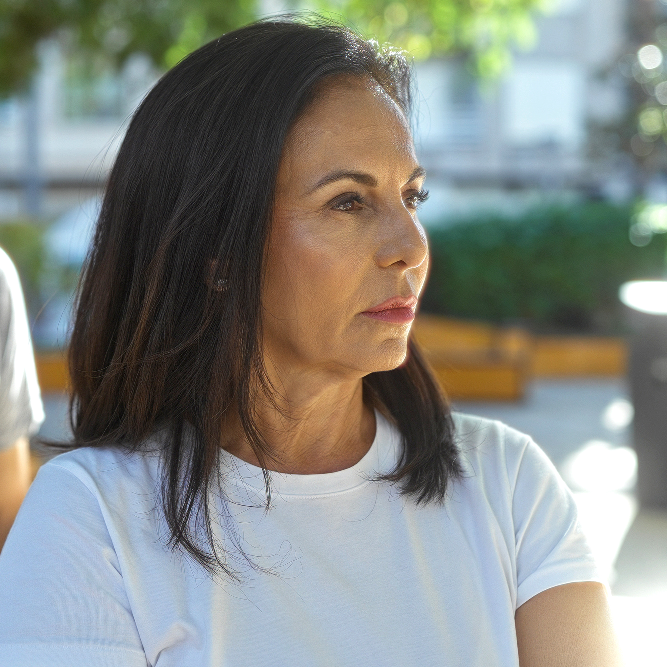 Person holding a Nood device and serum.