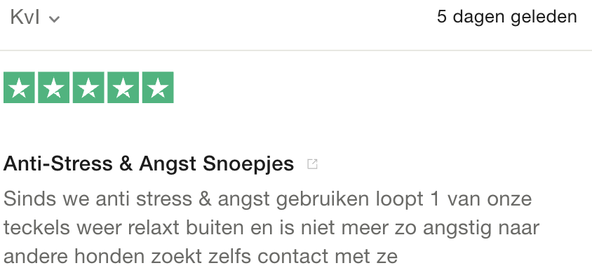 Review with five stars and text about anti-stress treats for dogs.