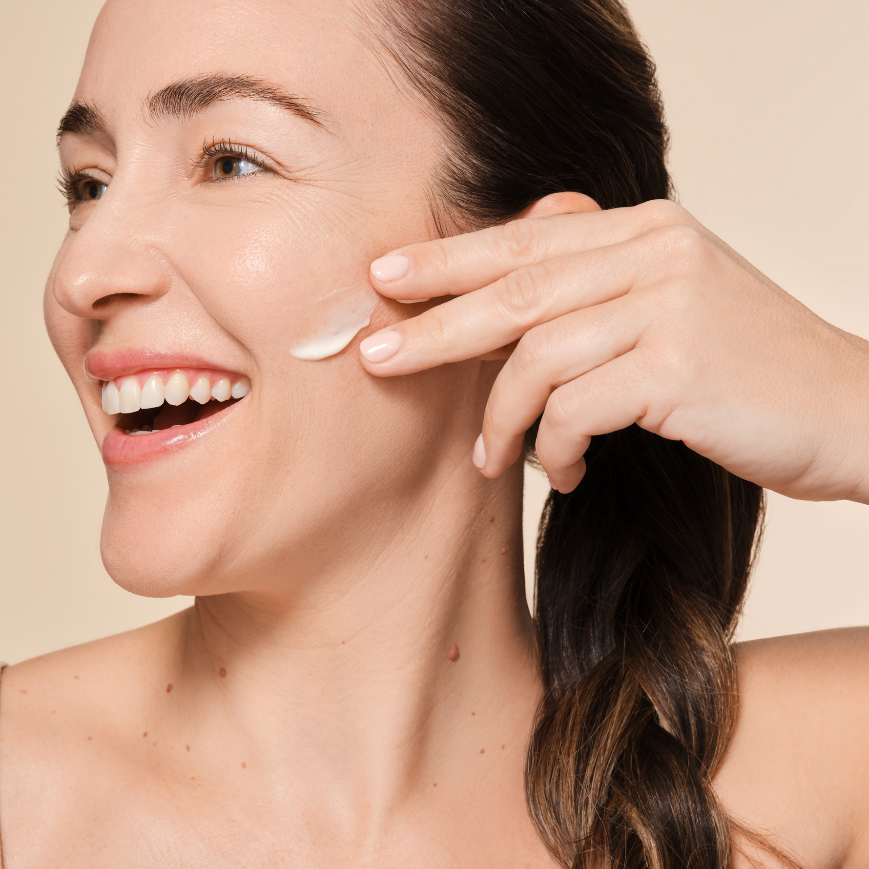 Model with EVER Youthful Serum