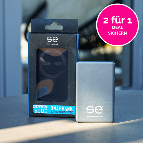Power bank and packaging with '2 für 1' deal sticker.