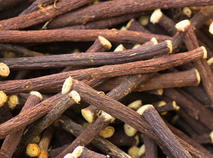 Close-up of a pile of brown licorice roots.