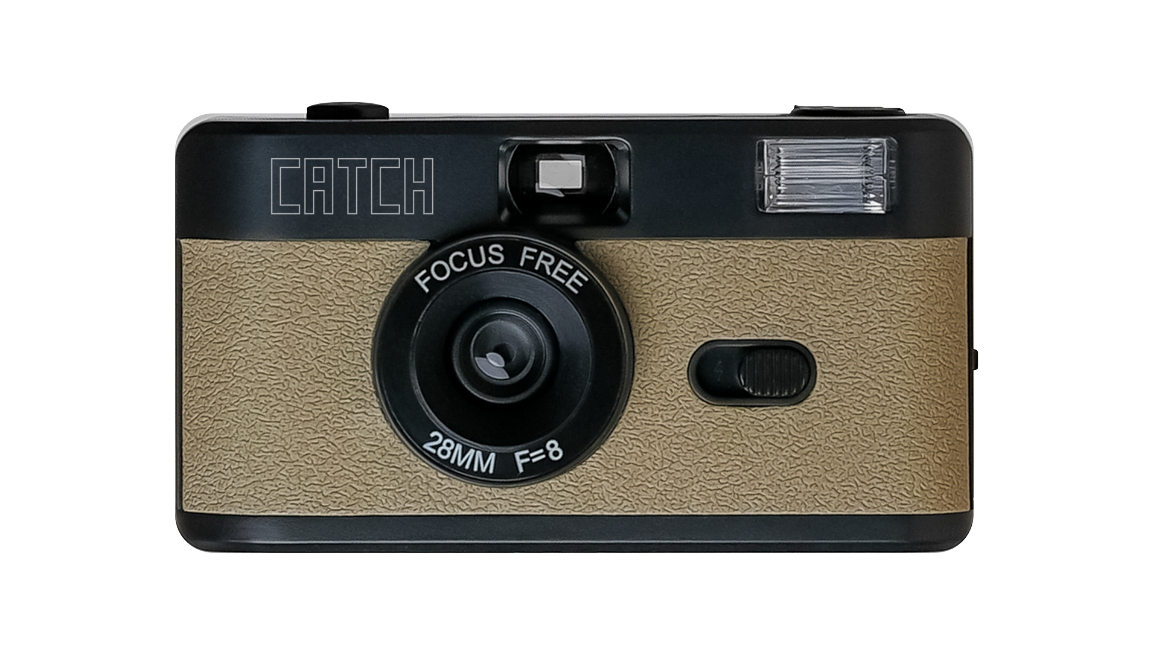 Vintage-style camera with 'CATCH' branding and focus-free lens.