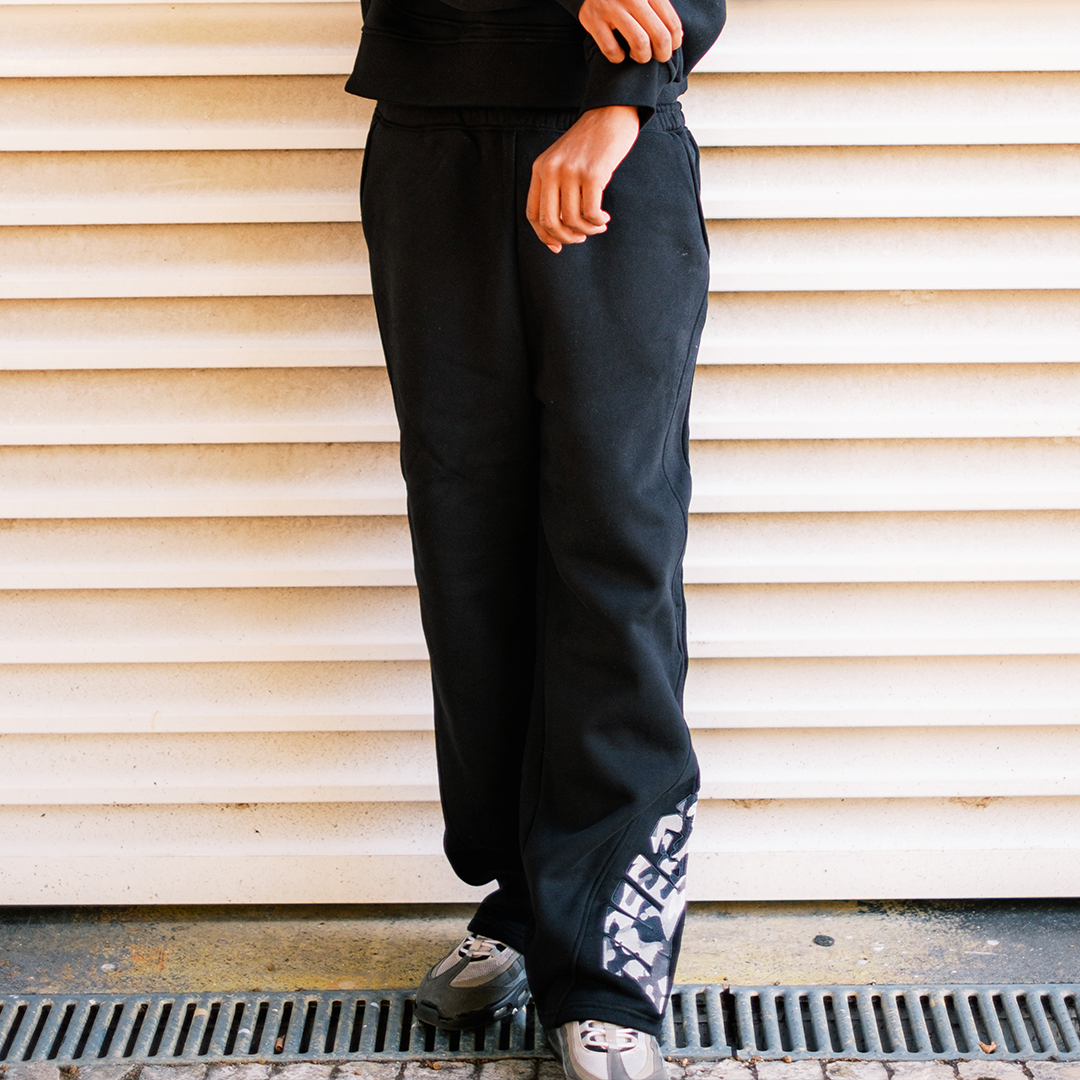 SWEATPANTS