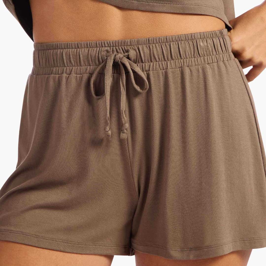 Cooling women’s pajama set for hot sleepers – breathable, moisture-wicking fabric that keeps you cool and comfortable all night. Ultra-soft sleepwear perfect for night sweats, summer lounging, and everyday bedtime. Lightweight, stylish loungewear with a relaxed fit.