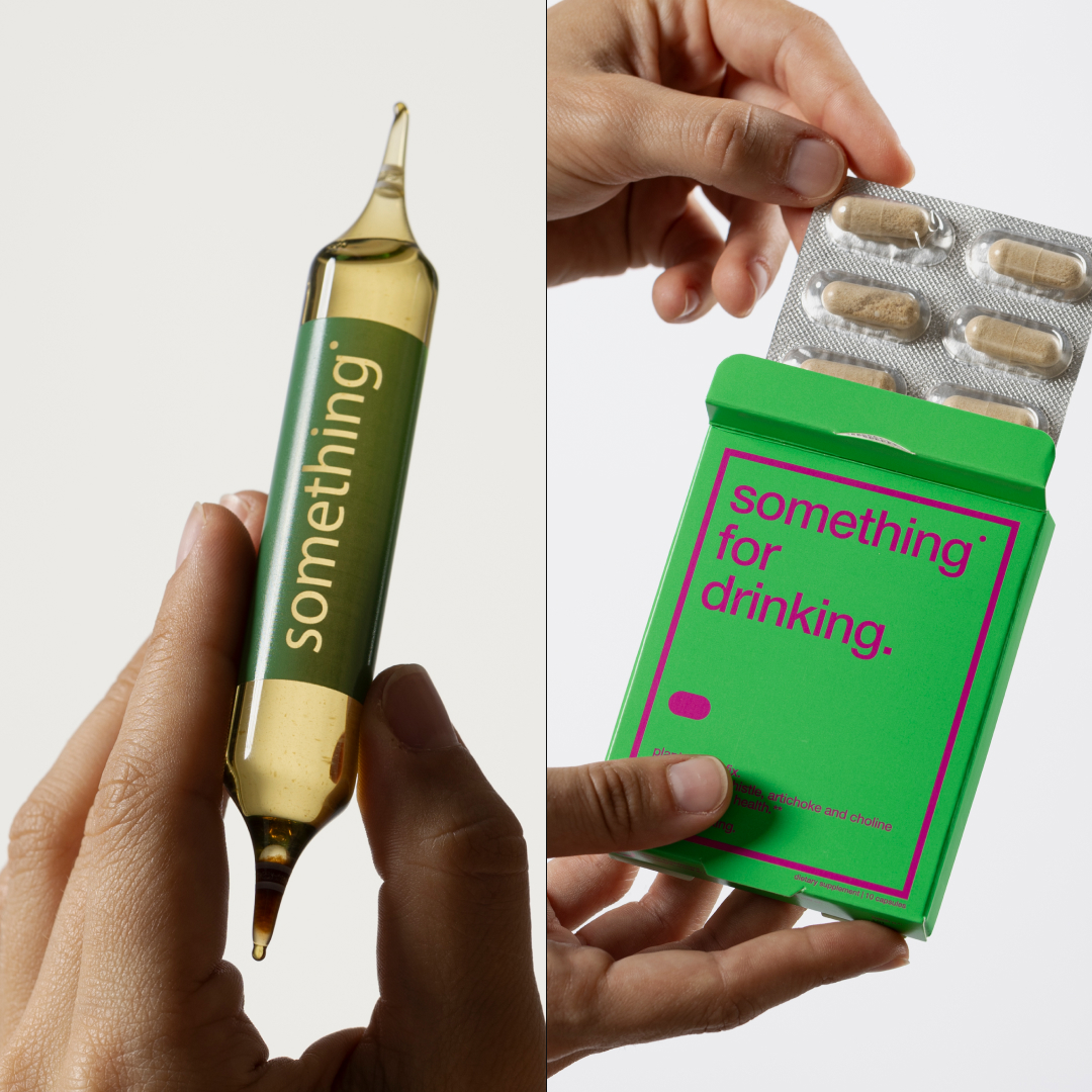 Hands holding a vial and a box with tablets inside.