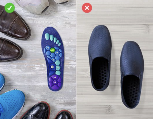 Comparison of shoes with insoles and without on a wooden floor.