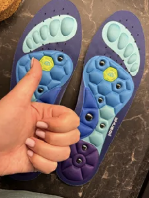 Two colorful insoles with a thumbs-up gesture in front.