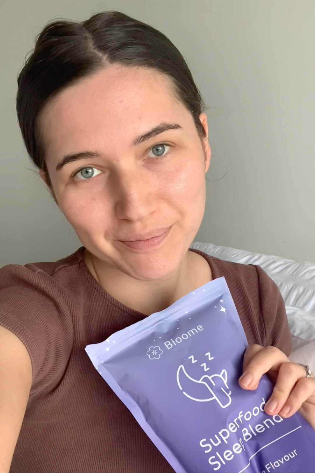Person holding a purple packet labeled 'Superfood Sleep Blend.'
