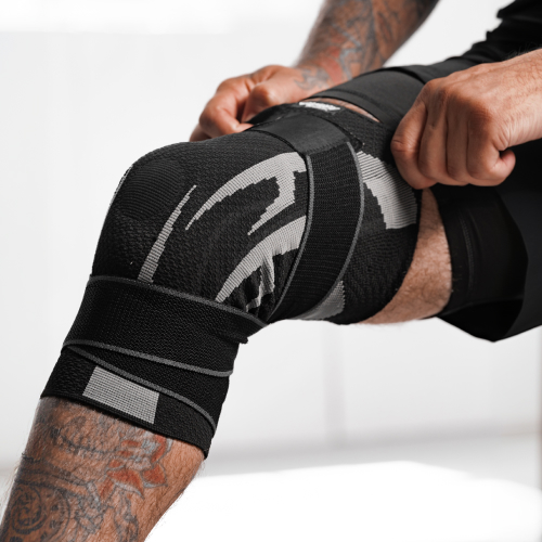 A side-by-side comparison of a generic knee sleeve and an Anaconda Knee Brace with support straps.