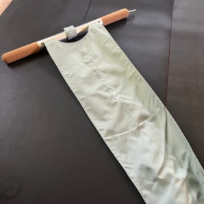 Customer photo of a mint CastleFlexx strap with wooden handle on a black mat