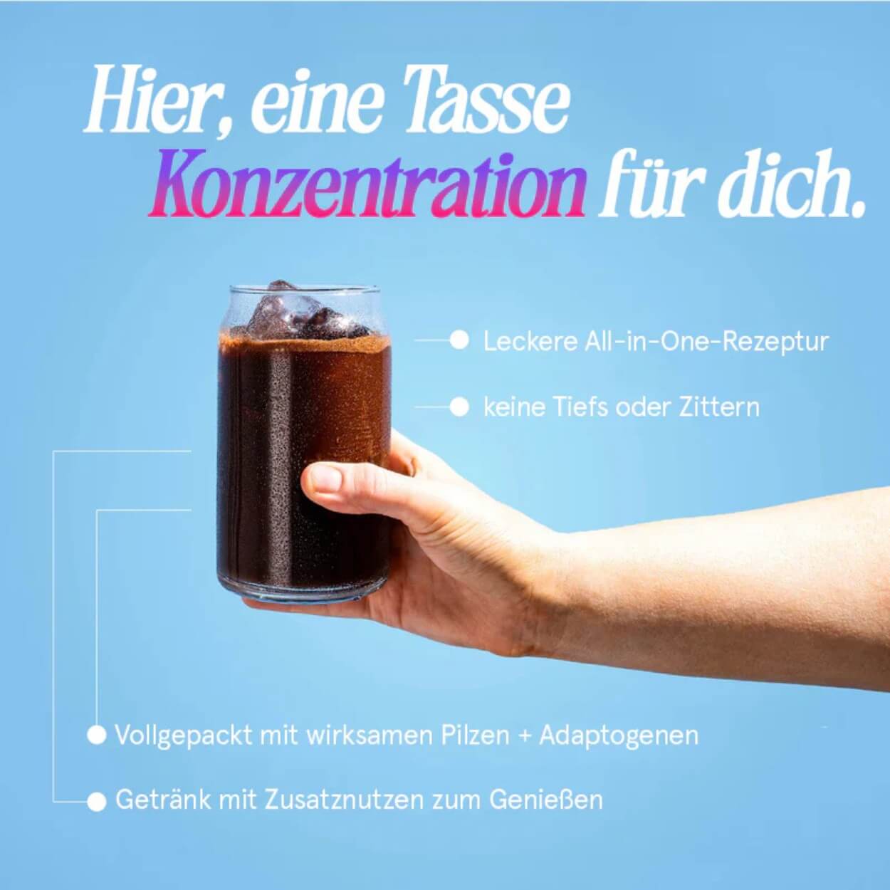 Hand holding a glass of iced coffee against a blue background with German text.