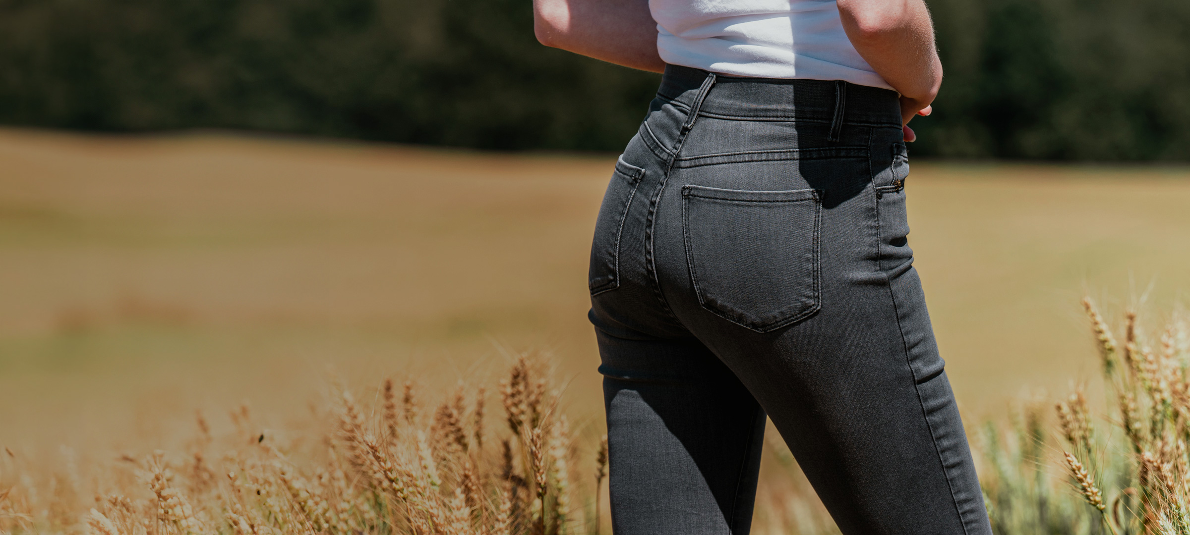 Women wearing Mott & Bow jeans